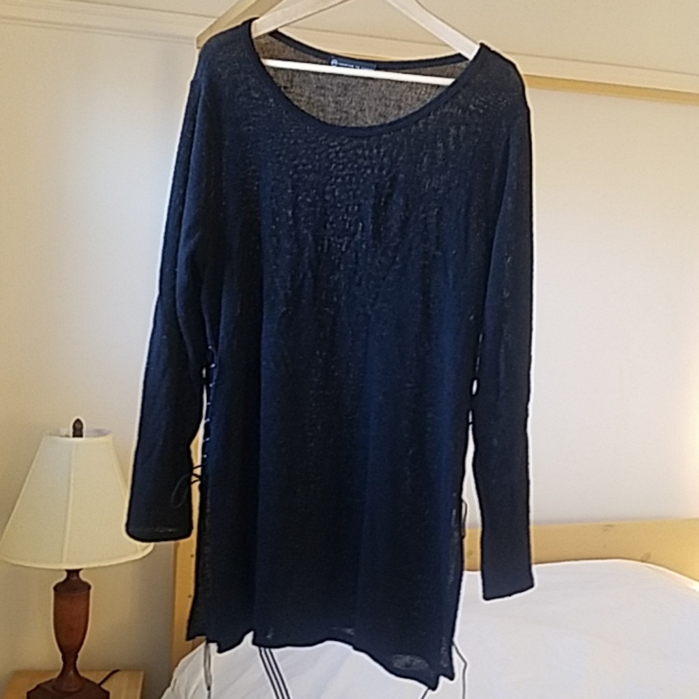 Tie side sweater